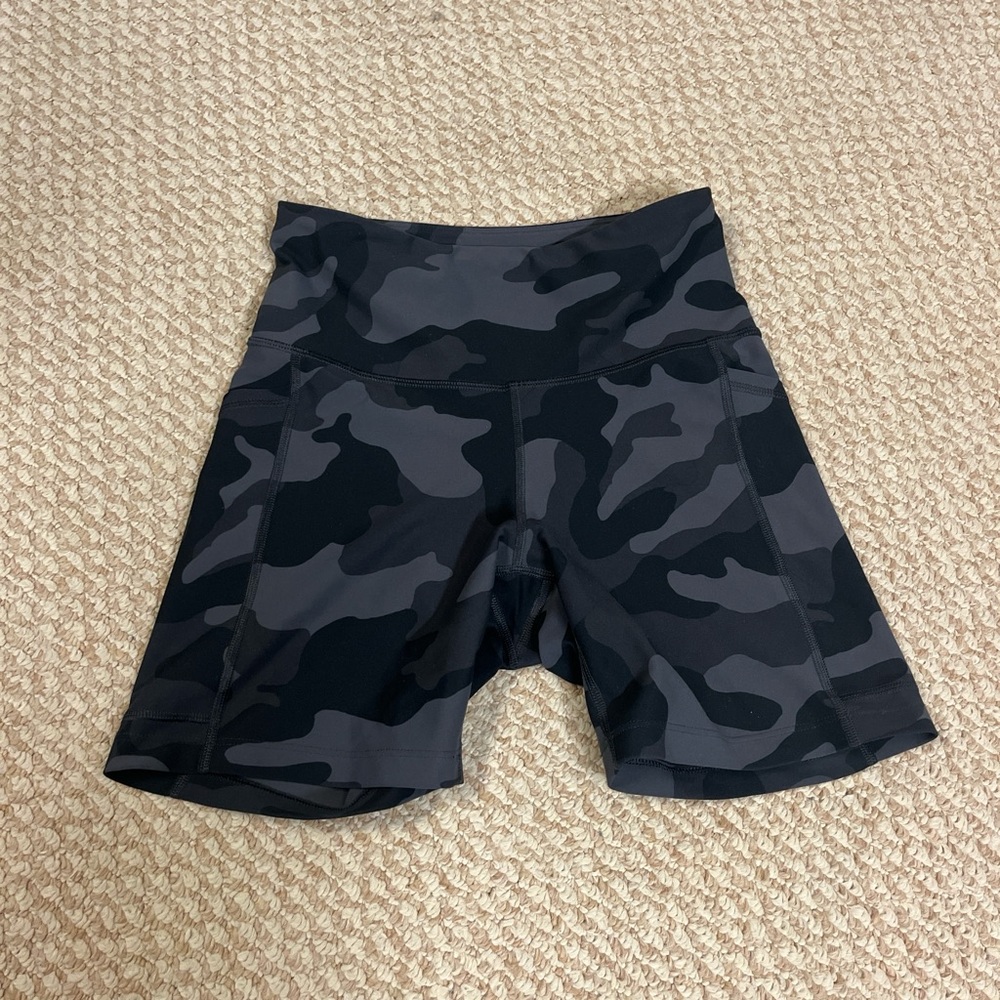 Old Navy Women's Black & Charcoal Camo Bike Shorts